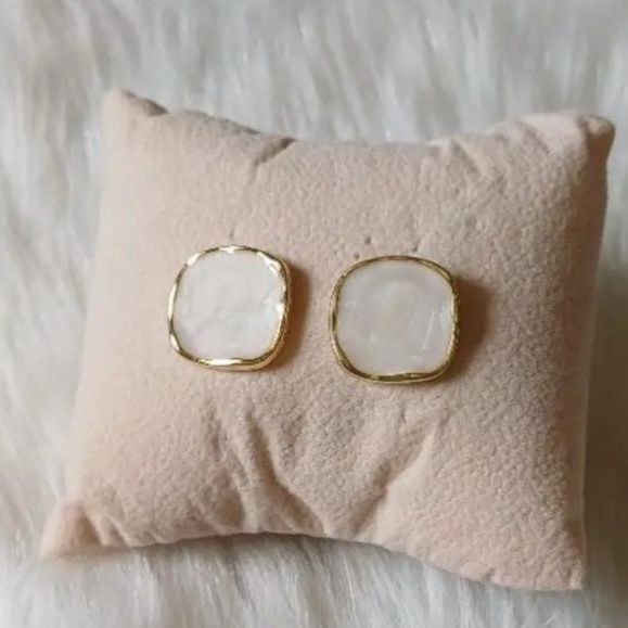 White Mother of Pearl Square Stud Earrings Gold Frame