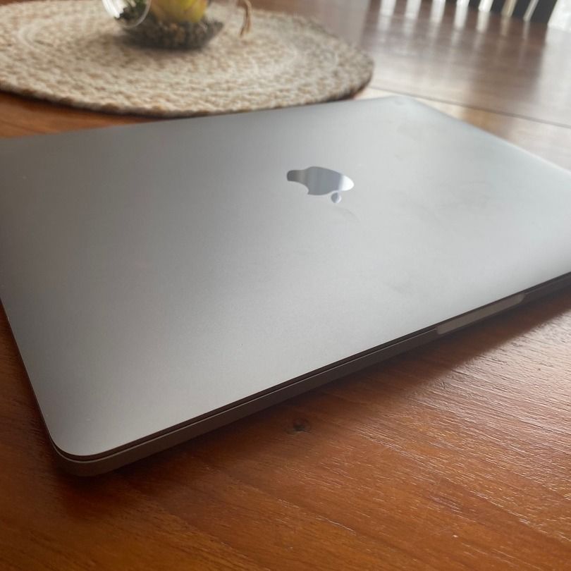 Apple MacBook Pro 13" M2