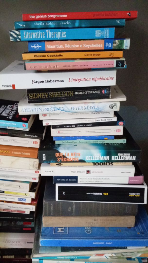 Lot of 100 books books thumbnail 3
