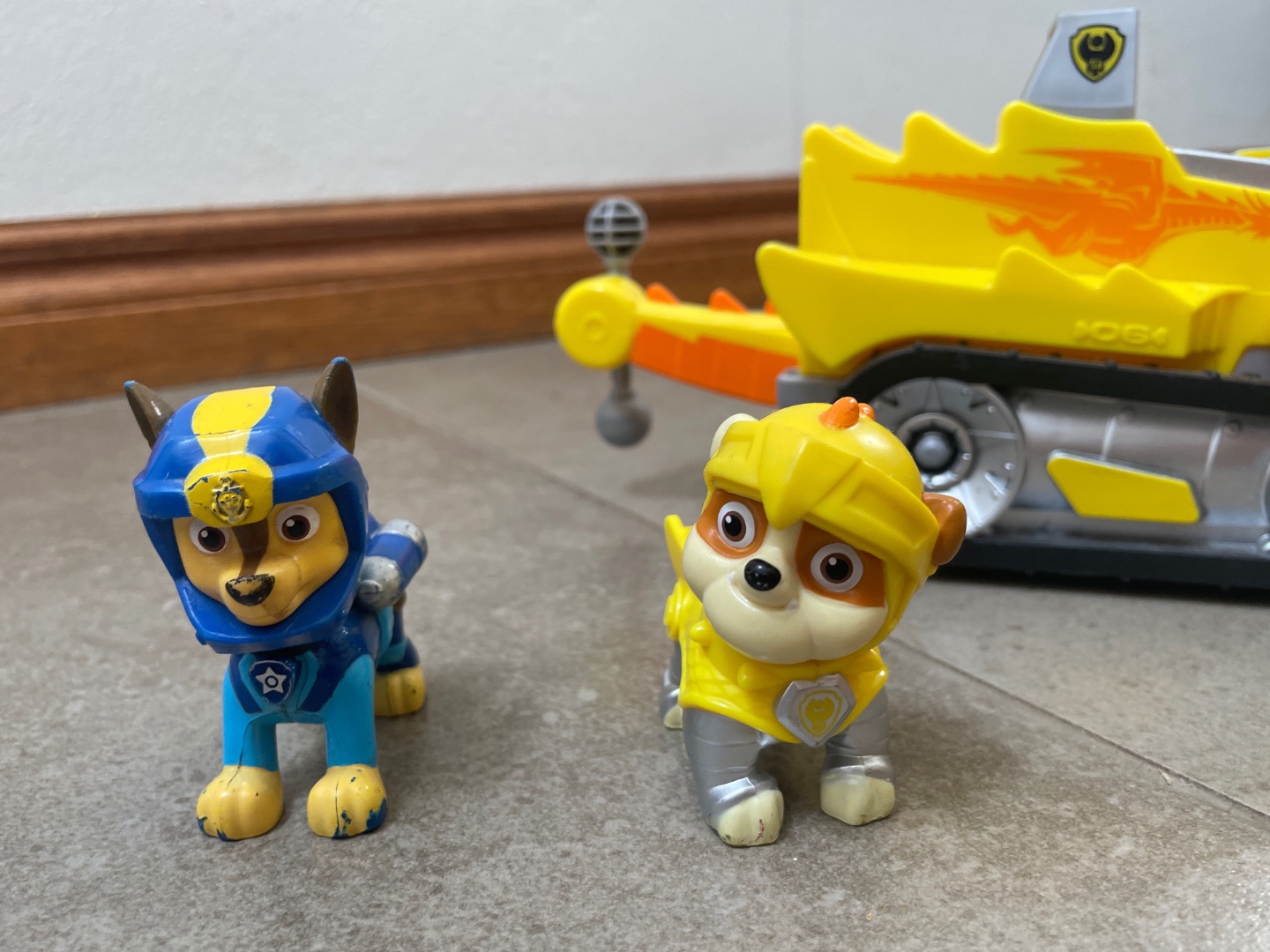 Paw Patrol Rubble Ultimate Rescue Construction Truck thumbnail 2
