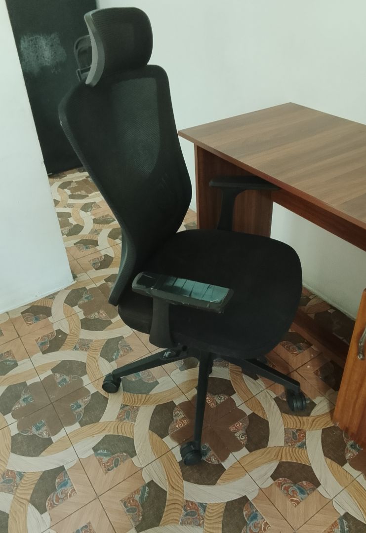 Ergonomic Office Chair with Headrest Black thumbnail 2