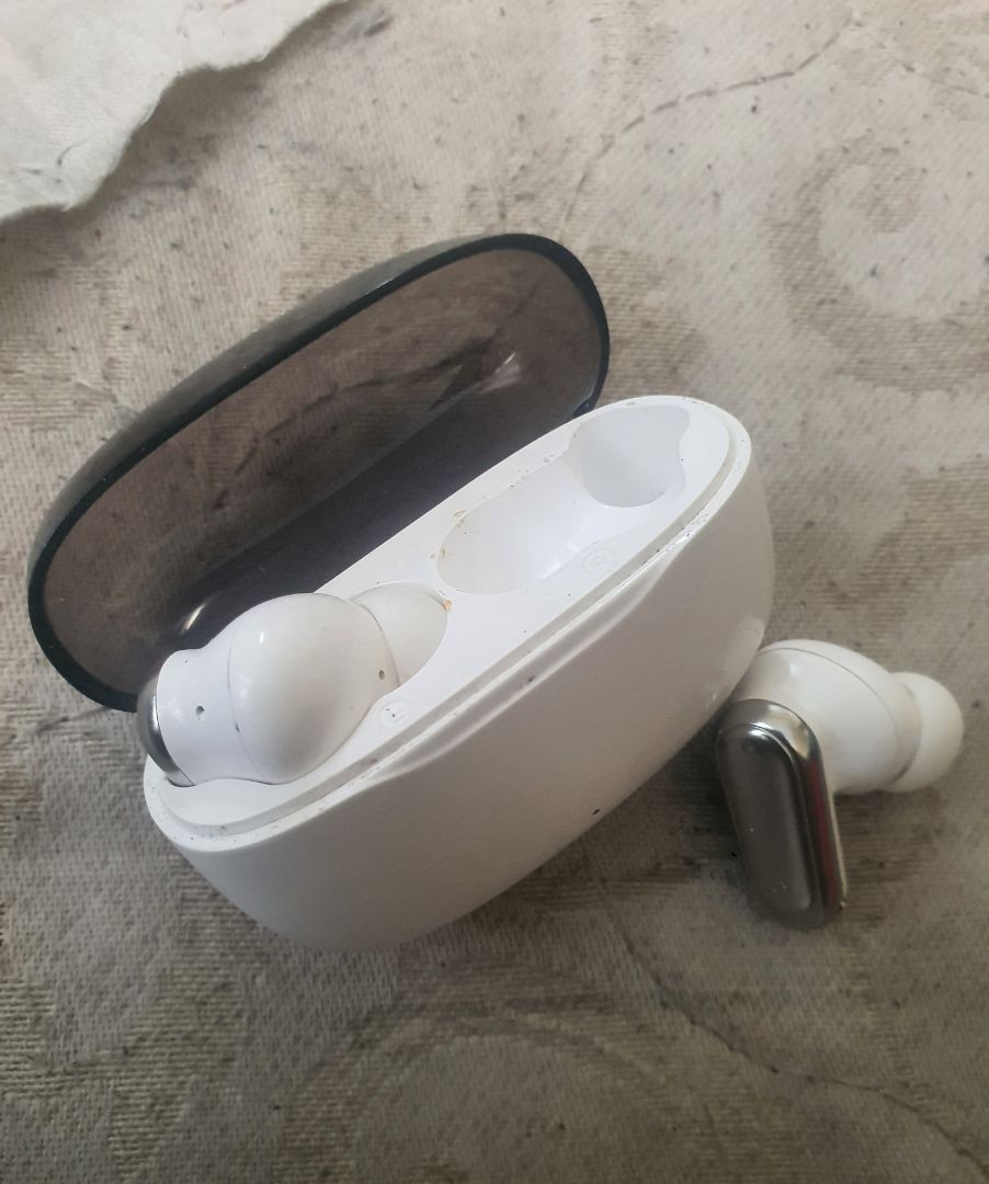 U8 Plus Wireless Earbuds White thumbnail 2
