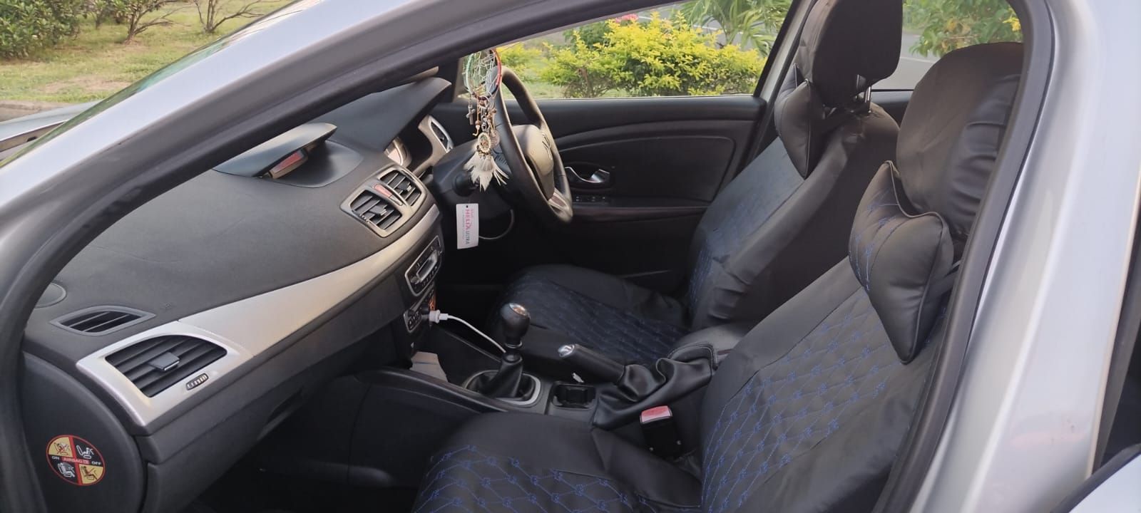 Renault Megane Silver Hatchback thumbnail 5