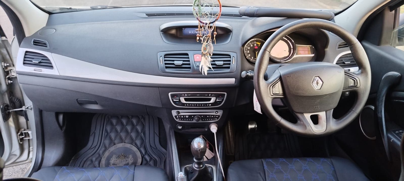 Renault Megane Silver Hatchback thumbnail 6