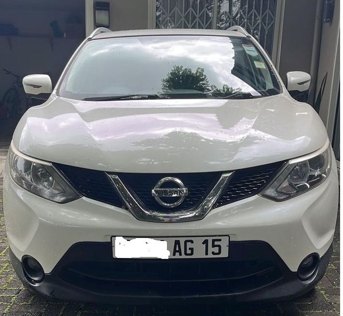 Nissan Qashqai 2015 1.2L Manual thumbnail 2