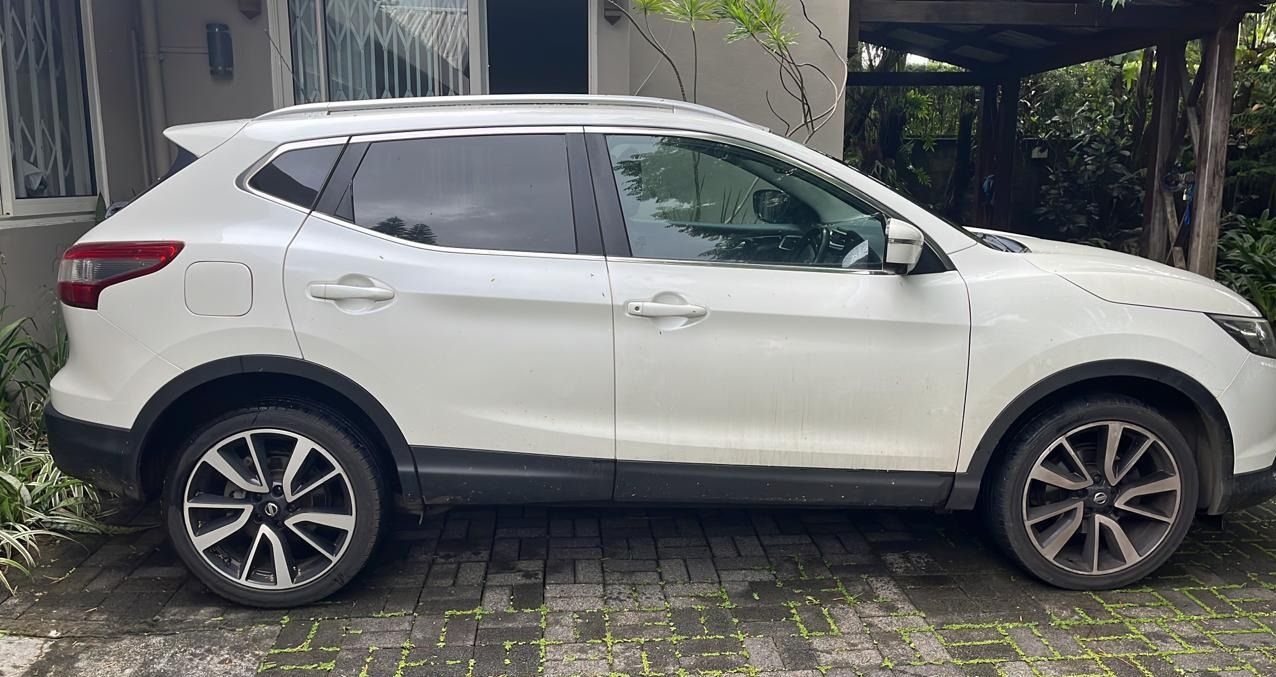 Nissan Qashqai 2015 1.2L Manual thumbnail 3