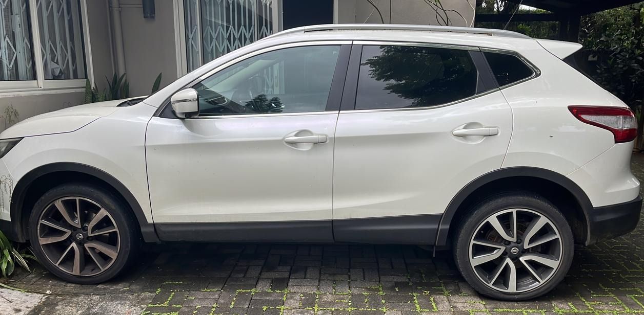 Nissan Qashqai 2015 1.2L Manual thumbnail 4