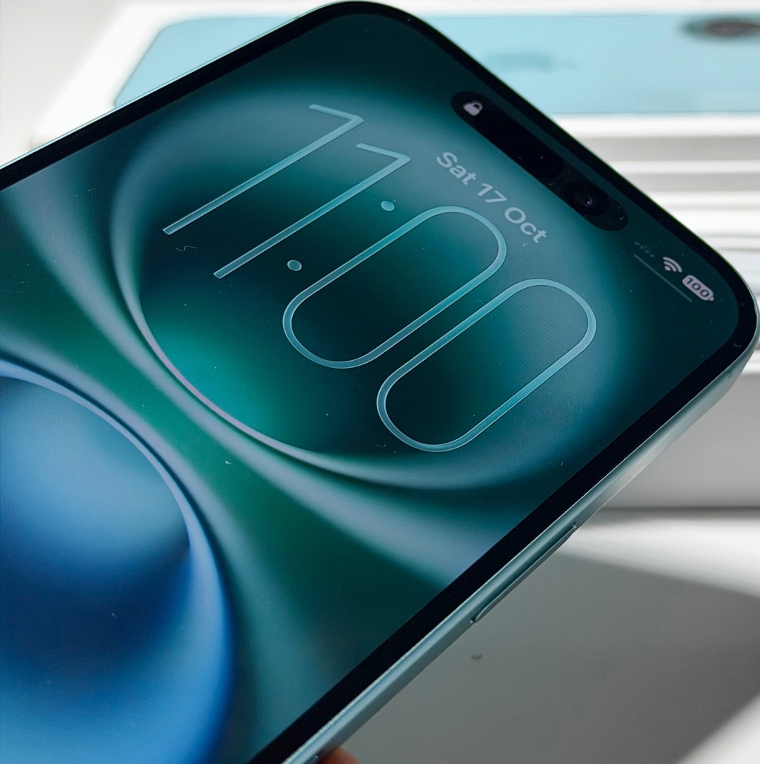 iPhone 16 128GB Teal
