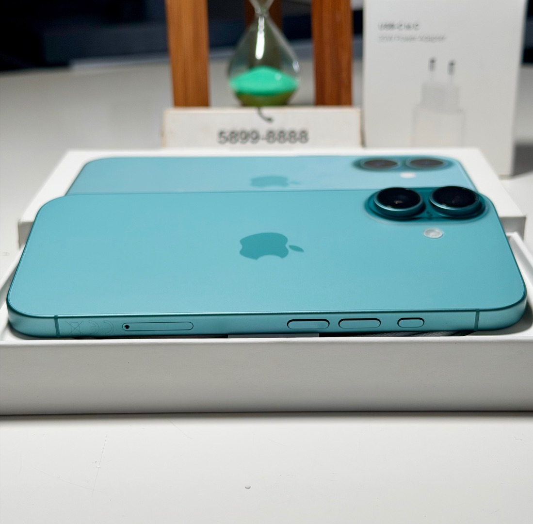 iPhone 16 128GB Teal thumbnail 3