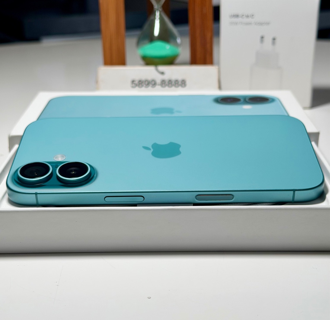 iPhone 16 128GB Teal thumbnail 4