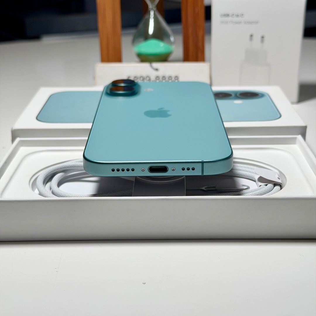 iPhone 16 128GB Teal thumbnail 5