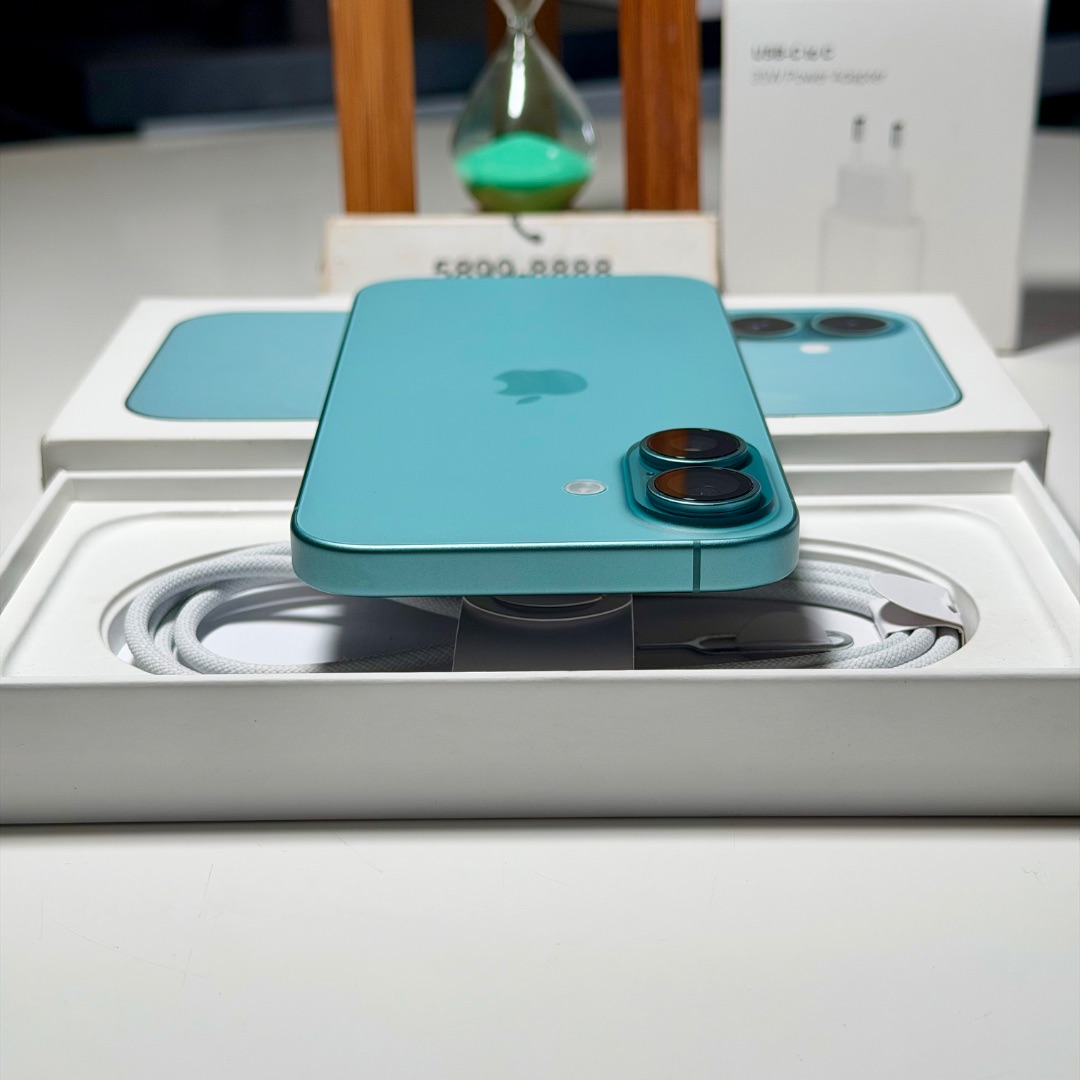 iPhone 16 128GB Teal thumbnail 6
