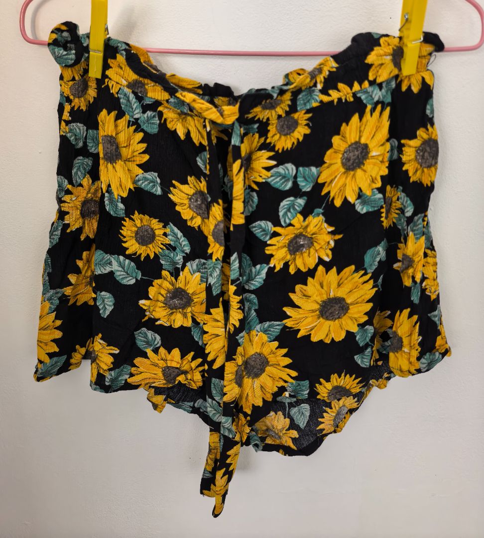 H&M Sunflower Print Shorts Women Black Size S