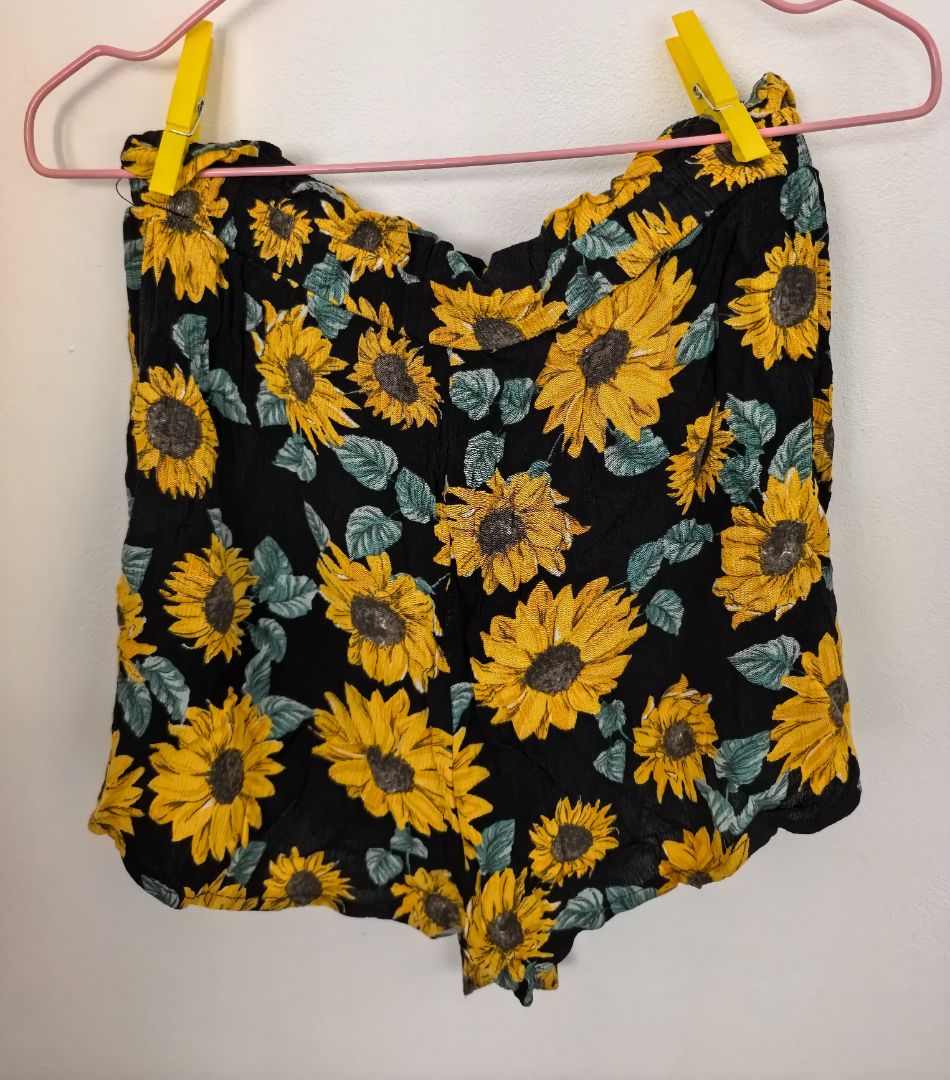 H&M Sunflower Print Shorts Women Black Size S thumbnail 2
