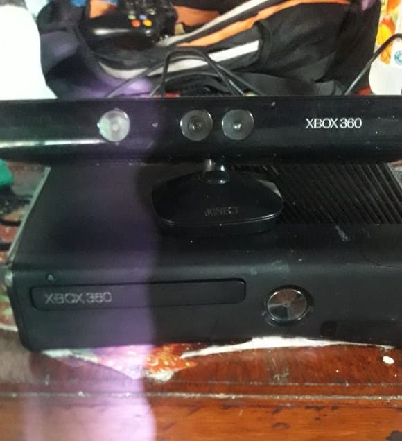 Microsoft Xbox 360 Console Black with Kinect