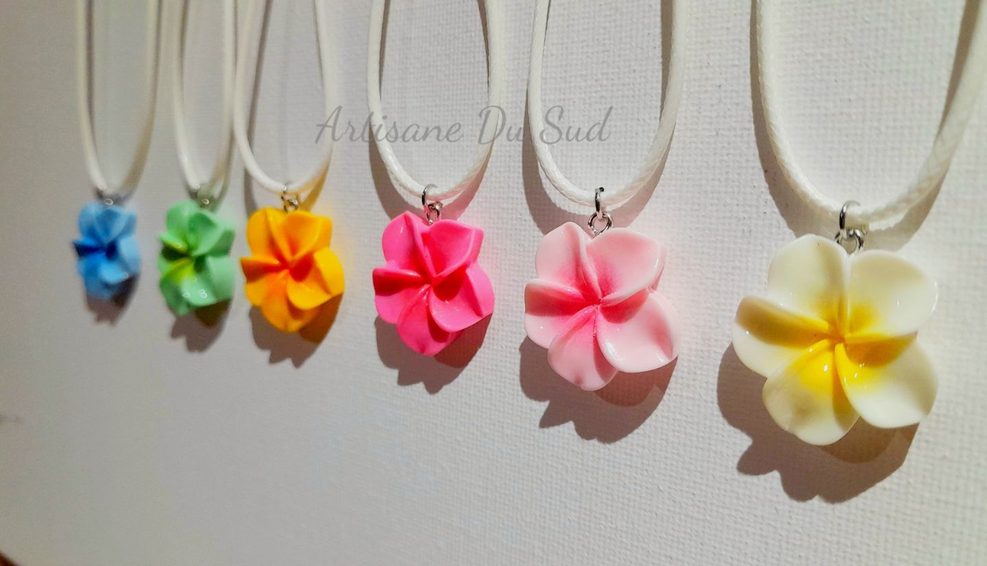 Artisane Du Sud Plumeria Flower Necklace thumbnail 2