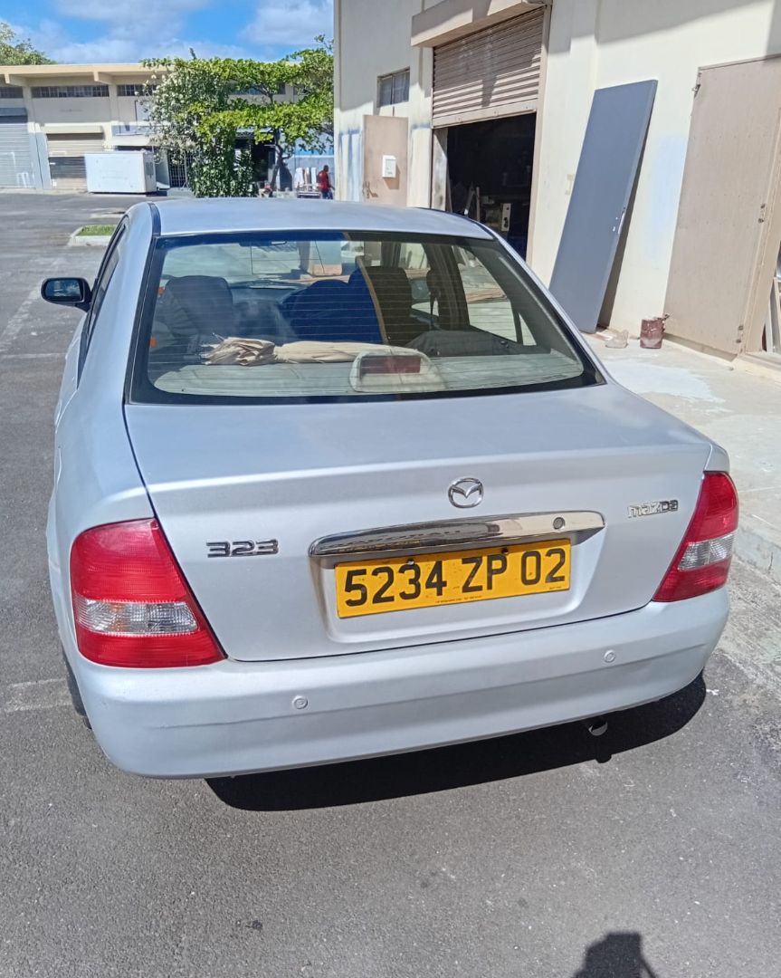 Mazda 323 2002 Manual thumbnail 2