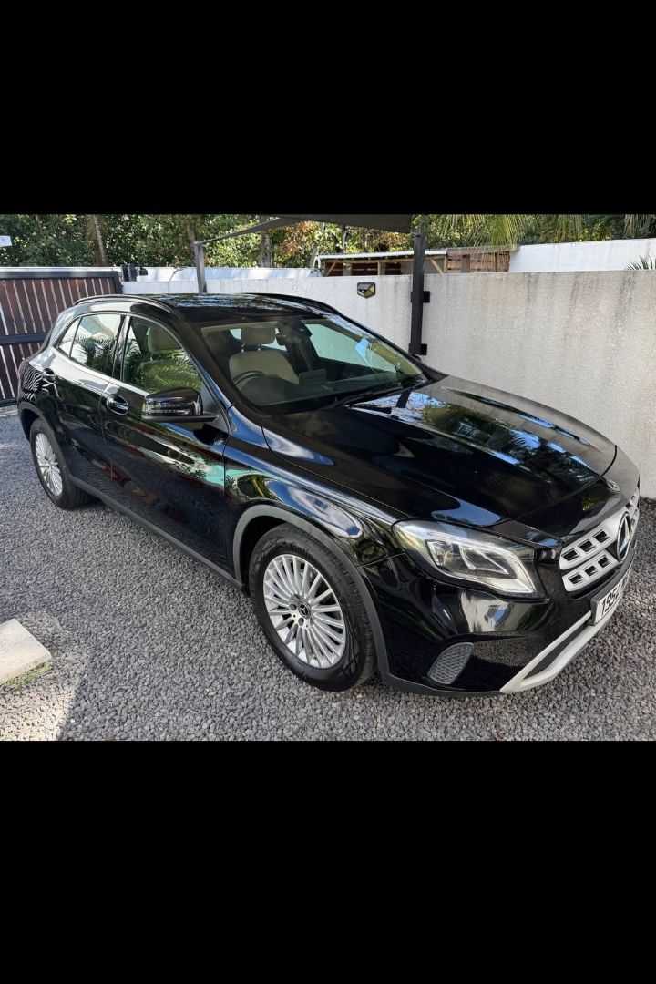 Mercedes GLA 180 2018 1.6L Automatic thumbnail 2