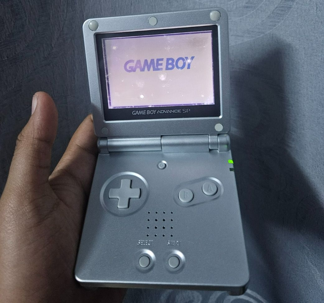 Nintendo DS Lite White and Game Boy Advance SP Silver Bundle thumbnail 2