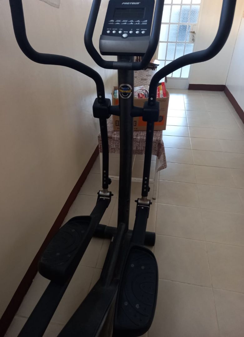Proteus Elliptical Cross Trainer Black thumbnail 2