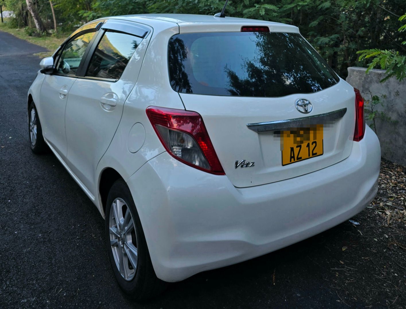 Toyota Vitz 2012 Automatic thumbnail 2