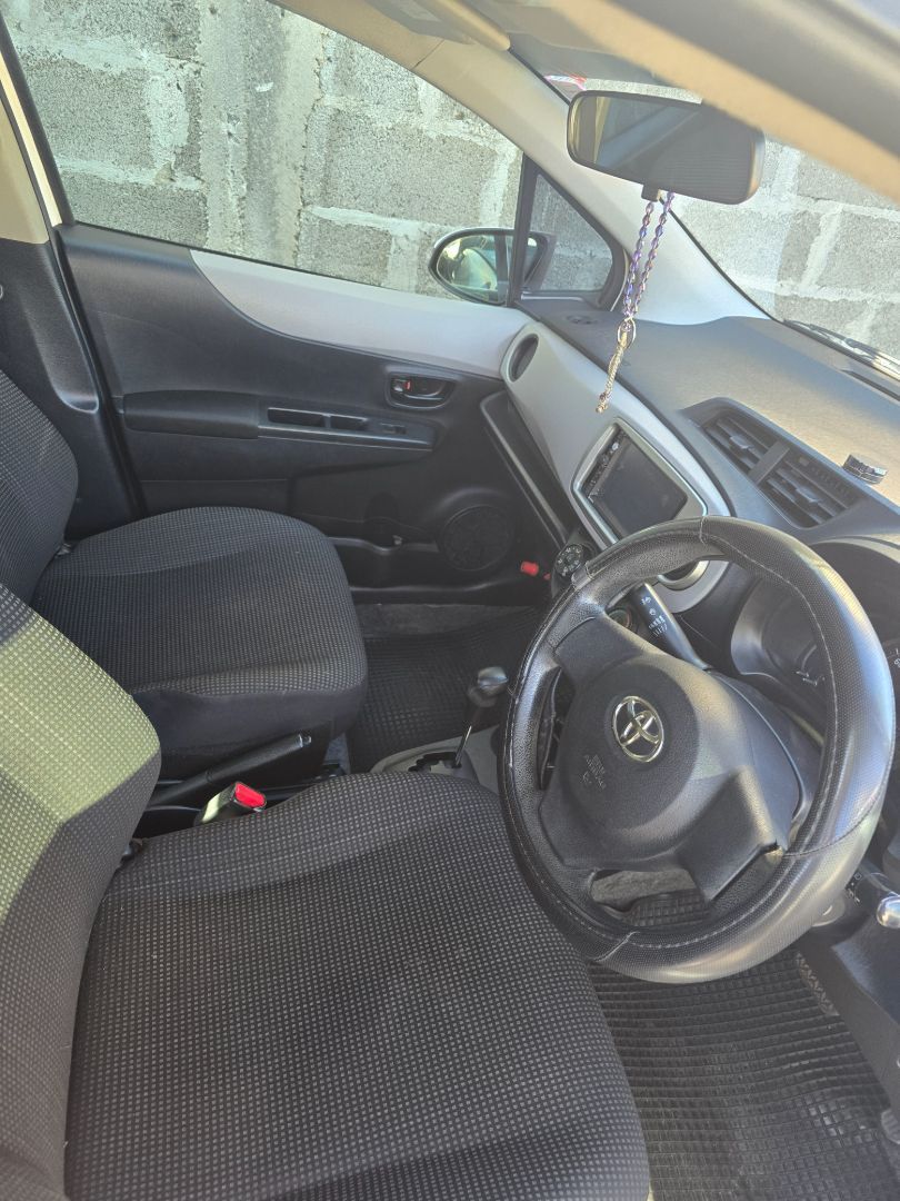 Toyota Vitz 2012 Automatic thumbnail 3