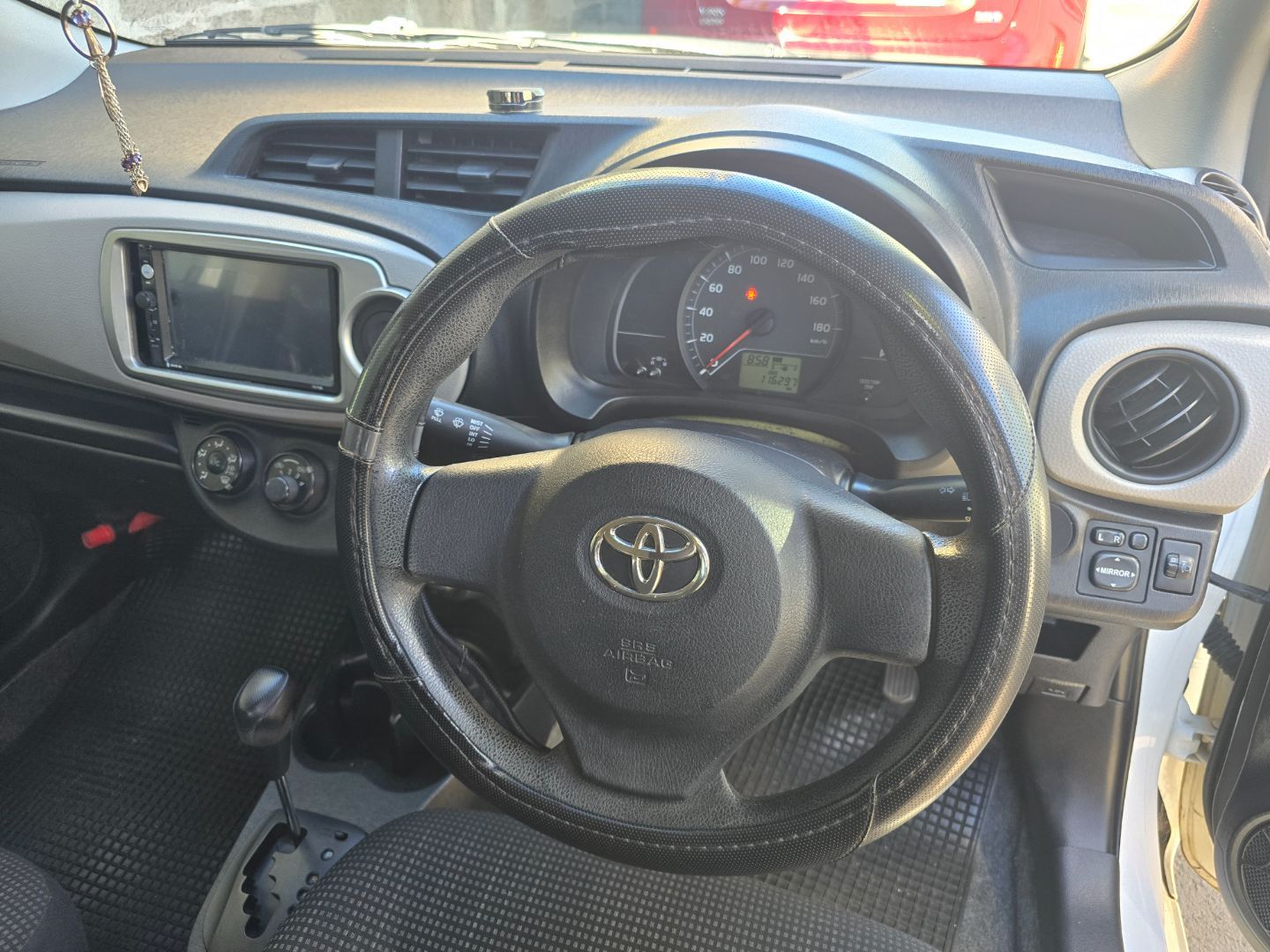 Toyota Vitz 2012 Automatic thumbnail 4