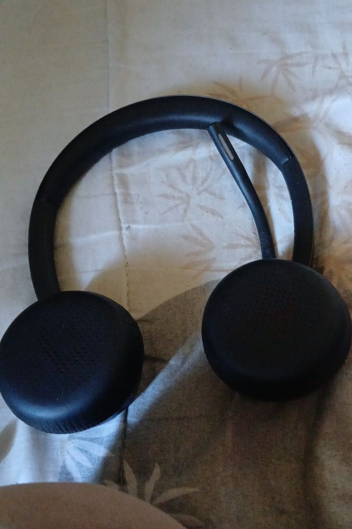 Poly Voyager Focus 2 Wireless Headset Black - Image 1 of 3