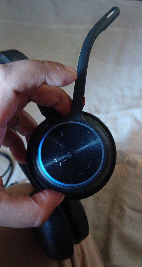 Poly Voyager Focus 2 Wireless Headset Black thumbnail 2