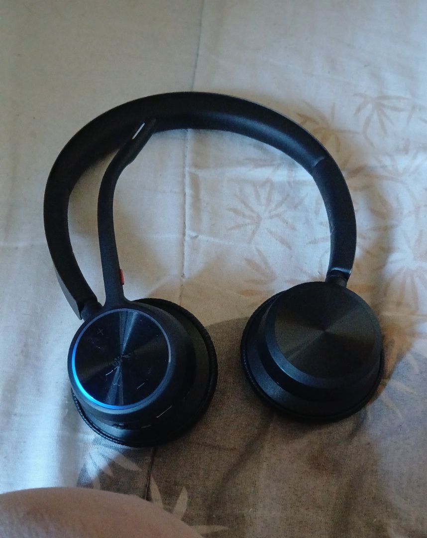 Poly Voyager Focus 2 Wireless Headset Black thumbnail 3