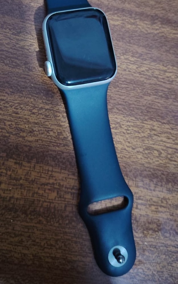 Apple Watch SE Silver Aluminum Case with Black Sport Band - Image 1 of 2