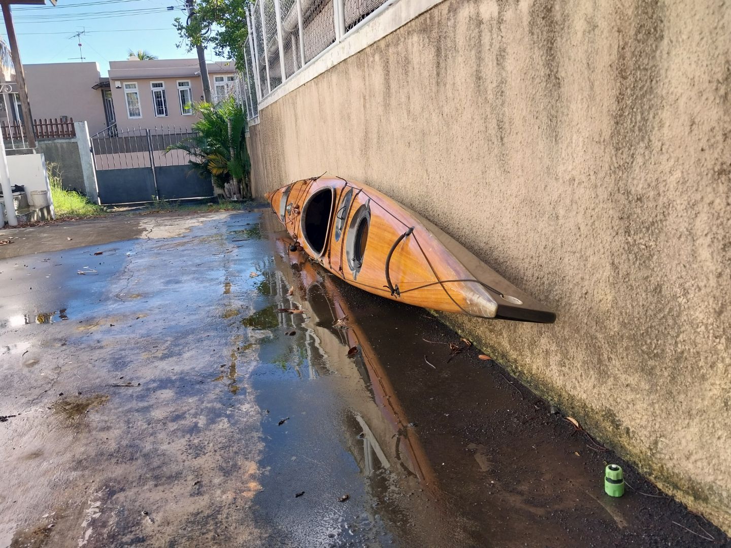 Urgents Cose de départ Avendre ler 2 kayak Rs25000 fix pour plus info inbox ou tell via WhatsApp  54581449 ou 59754998 thumbnail 2