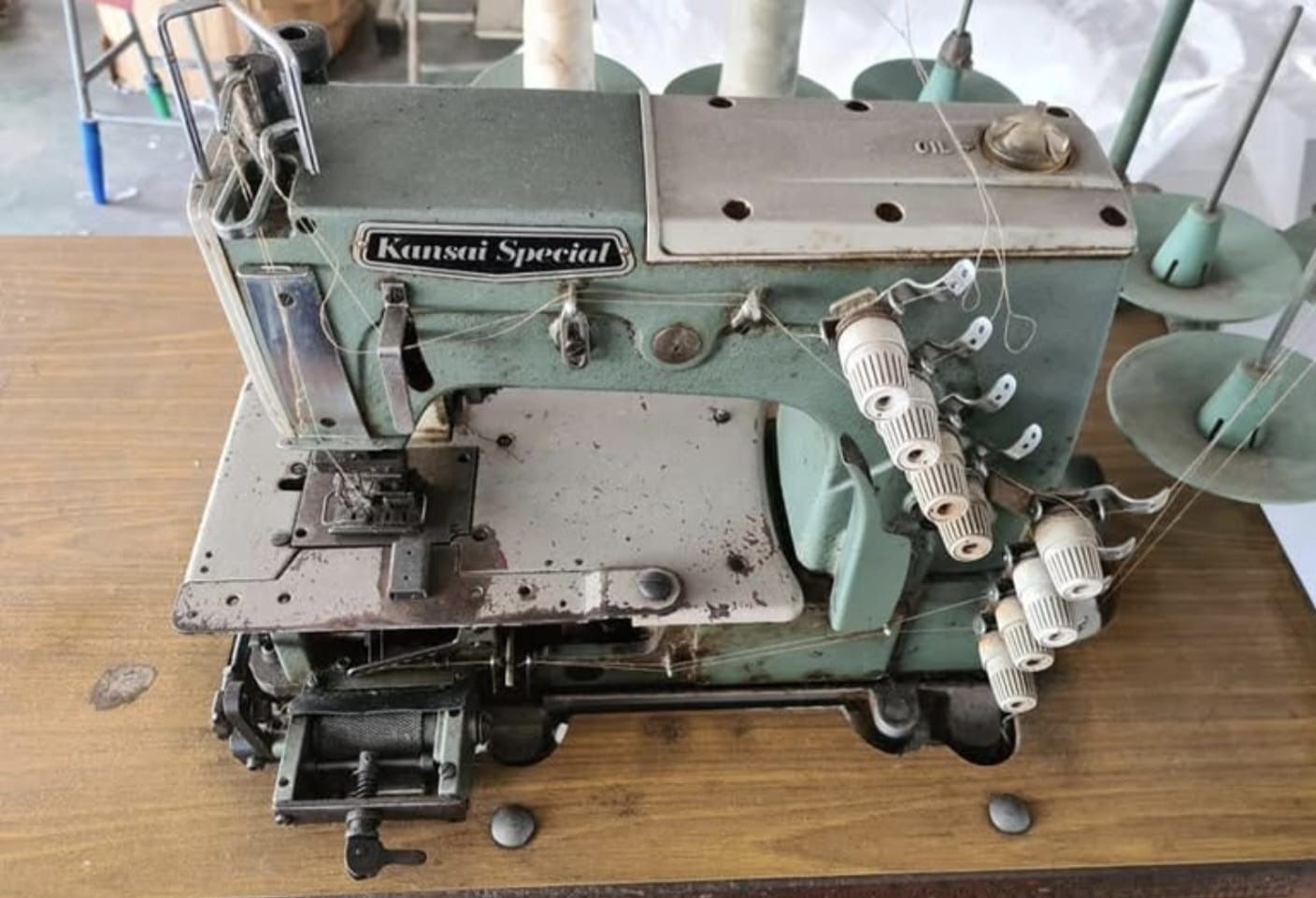 Kansai Special 4-Needle Waistband Sewing Machine thumbnail 3
