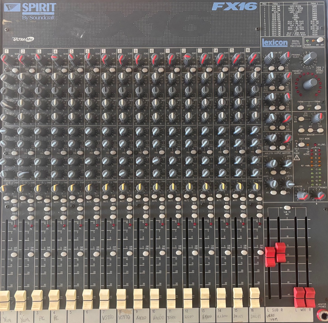 Spirit FX16 Mixing Console by Soundcraft