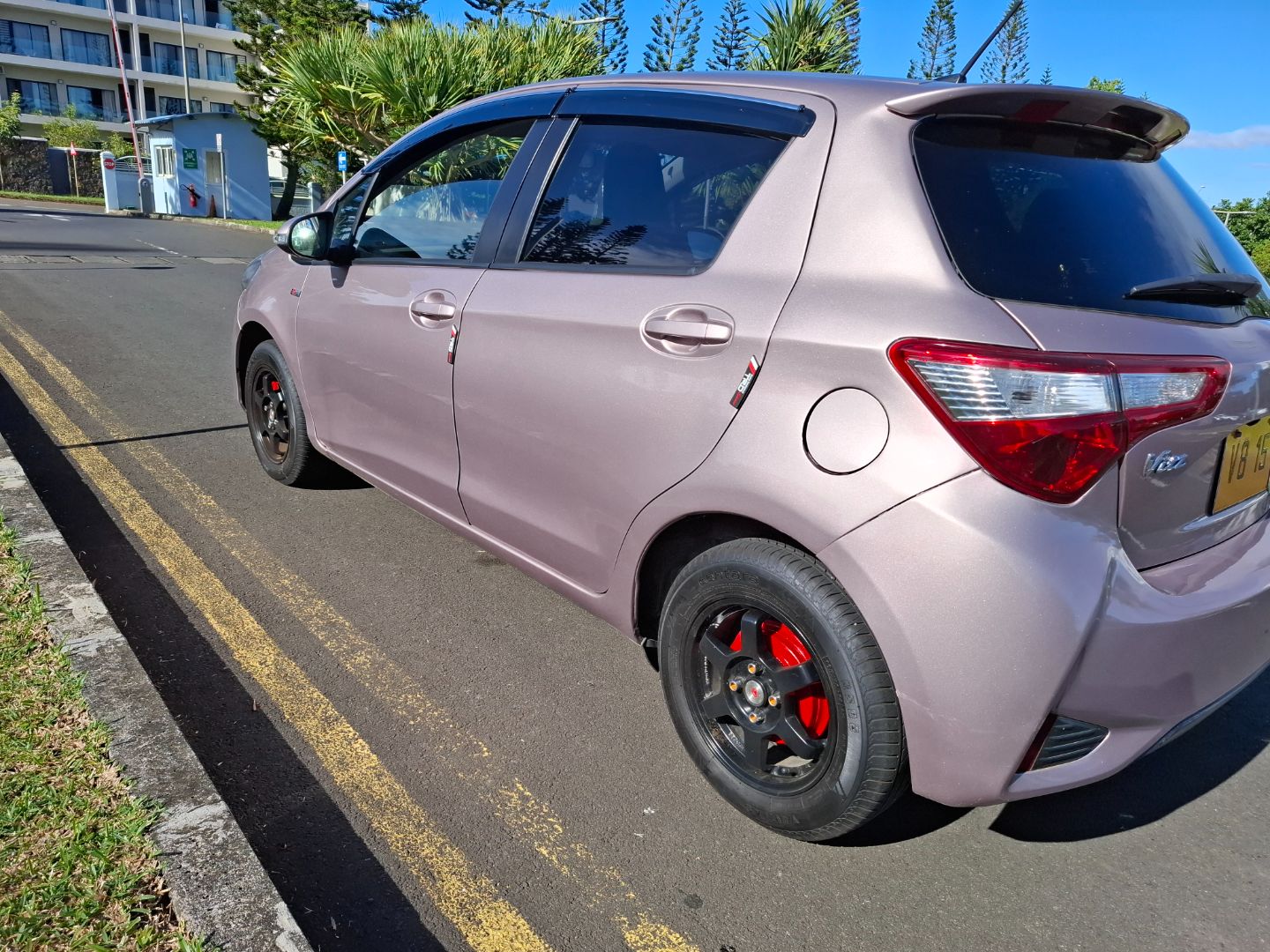 Toyota Vitz 1000cc thumbnail 2