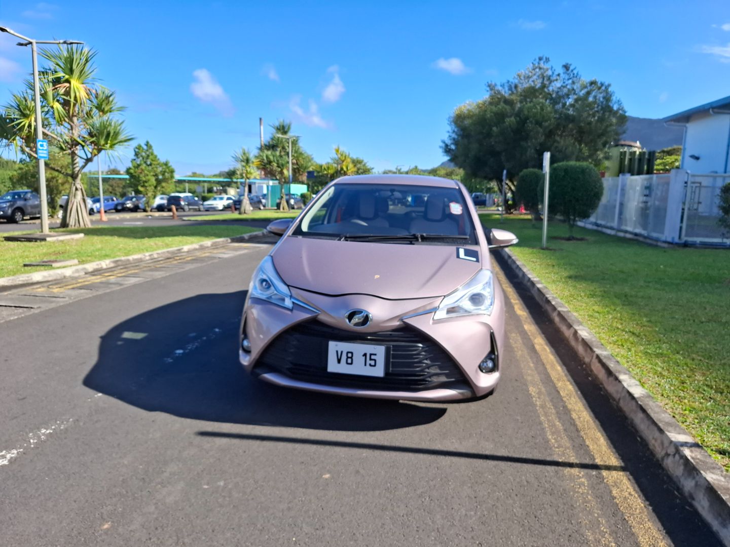 Toyota Vitz 1000cc thumbnail 3