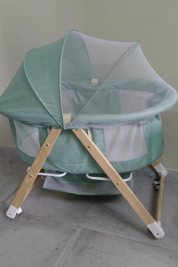 Baby Bassinet with Canopy and Wheels Green