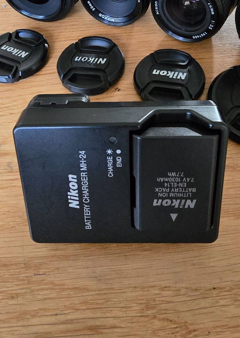 Nikon D3200 DSLR Camera with Lenses and Bag thumbnail 3