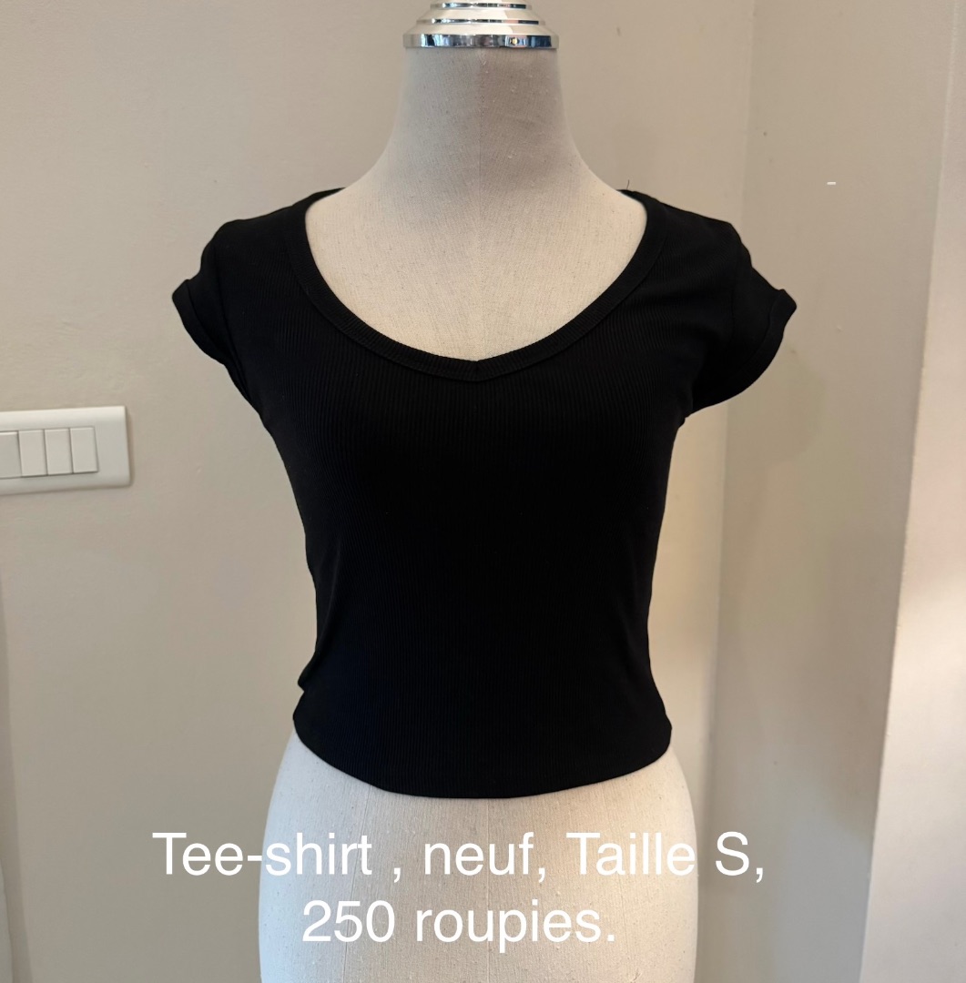Women's Black Ribbed Tee-shirt Size S - Image 1 of 1