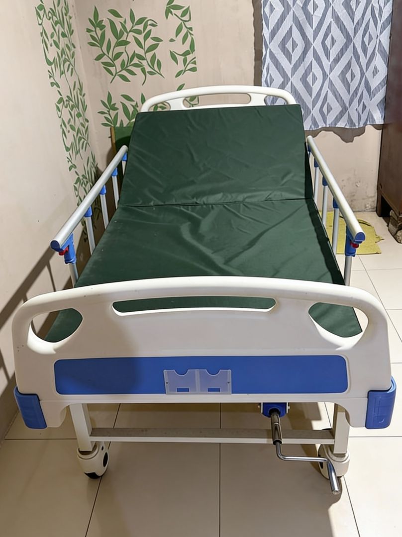 Medical Bed + Ripple Mattress thumbnail 3