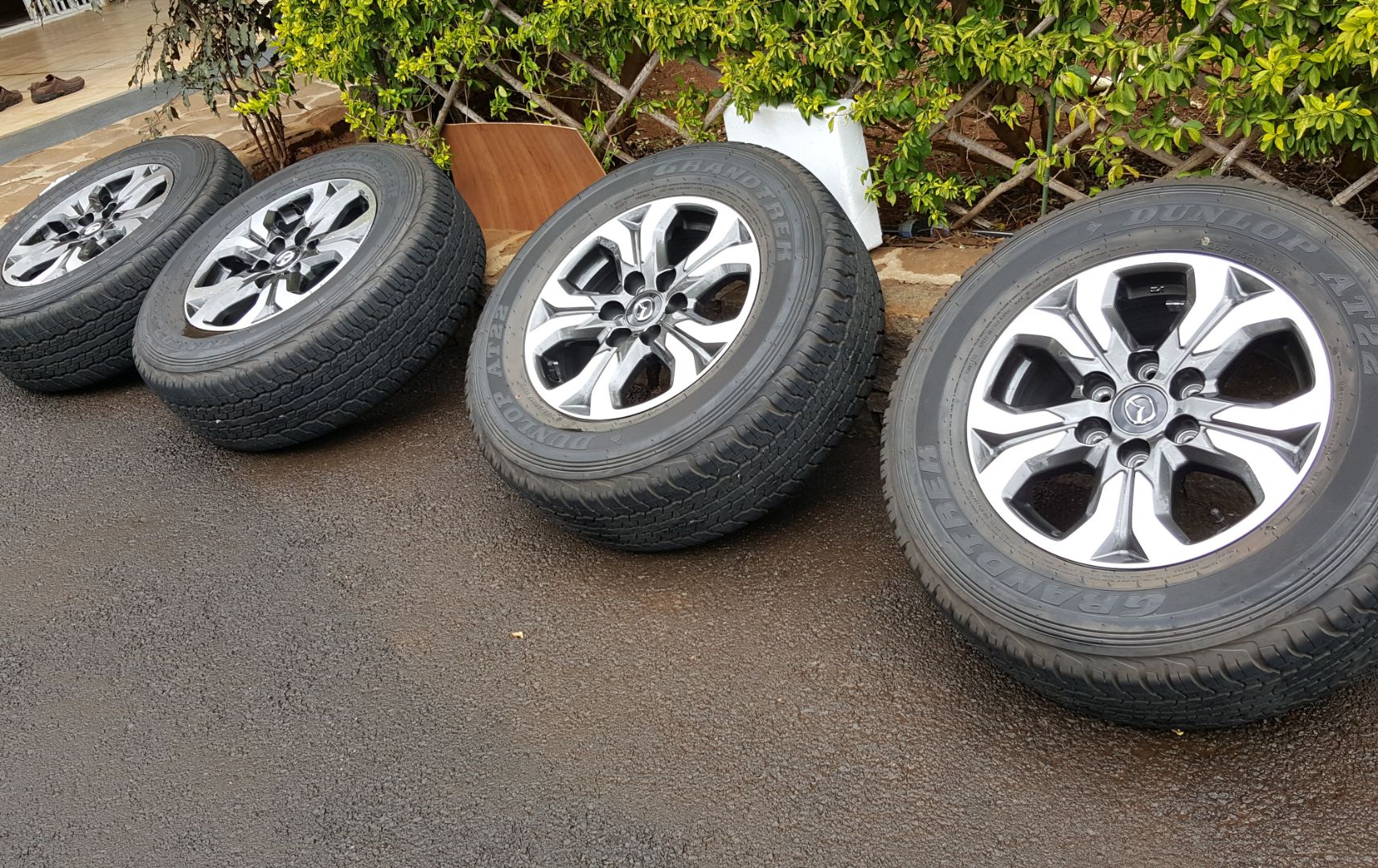 Set of 4 Mazda 17-inch Alloy Wheels with Dunlop Tyres thumbnail 2
