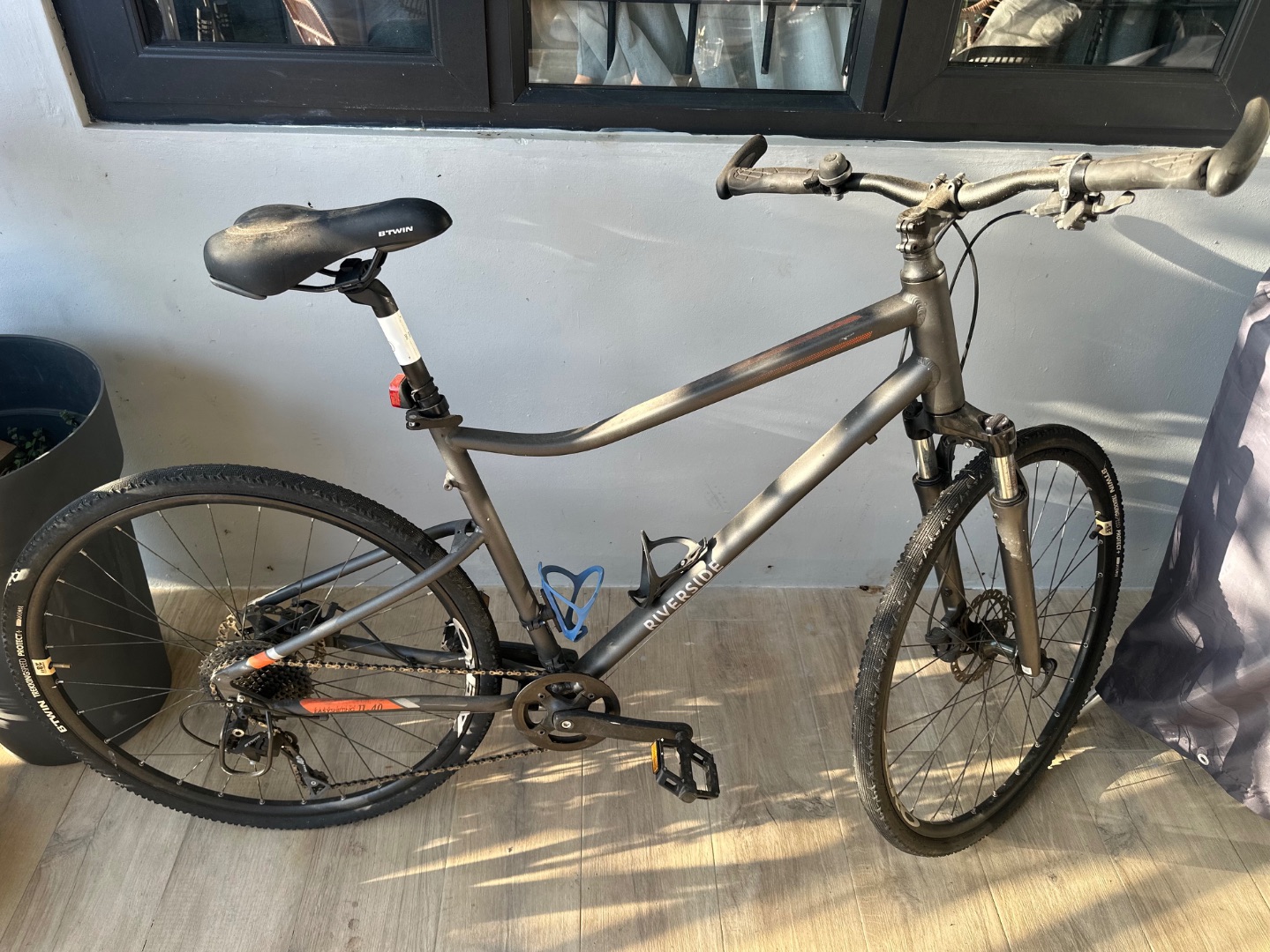 B'Twin Riverside 700 Hybrid Bike Large - Image 1 of 2