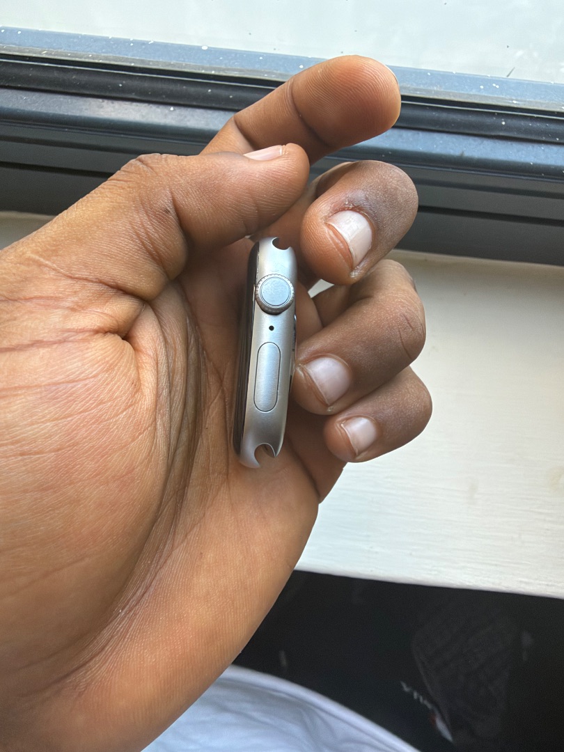 Apple Watch Series 11 46mm Silver thumbnail 3