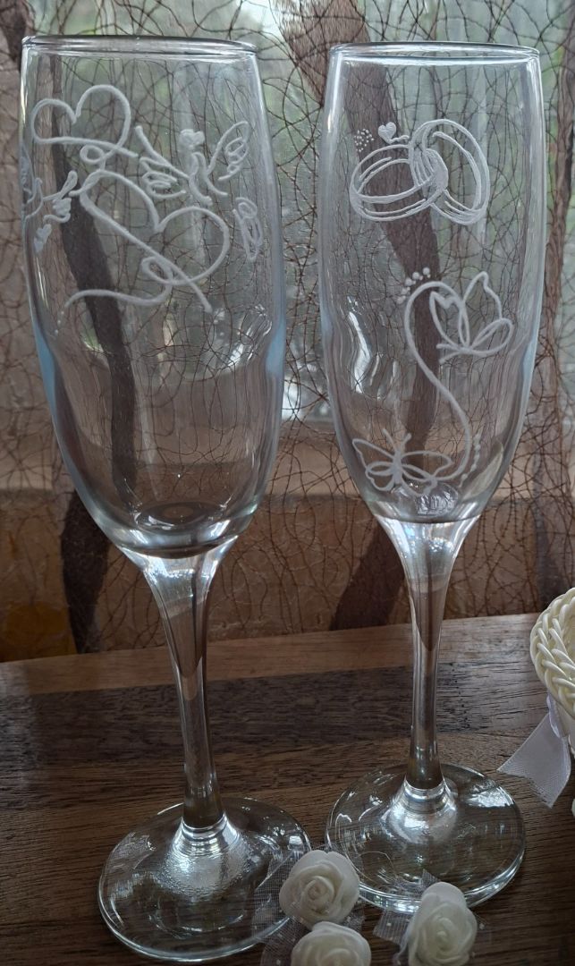 Custom Engraved Glass Drinkware Set thumbnail 9