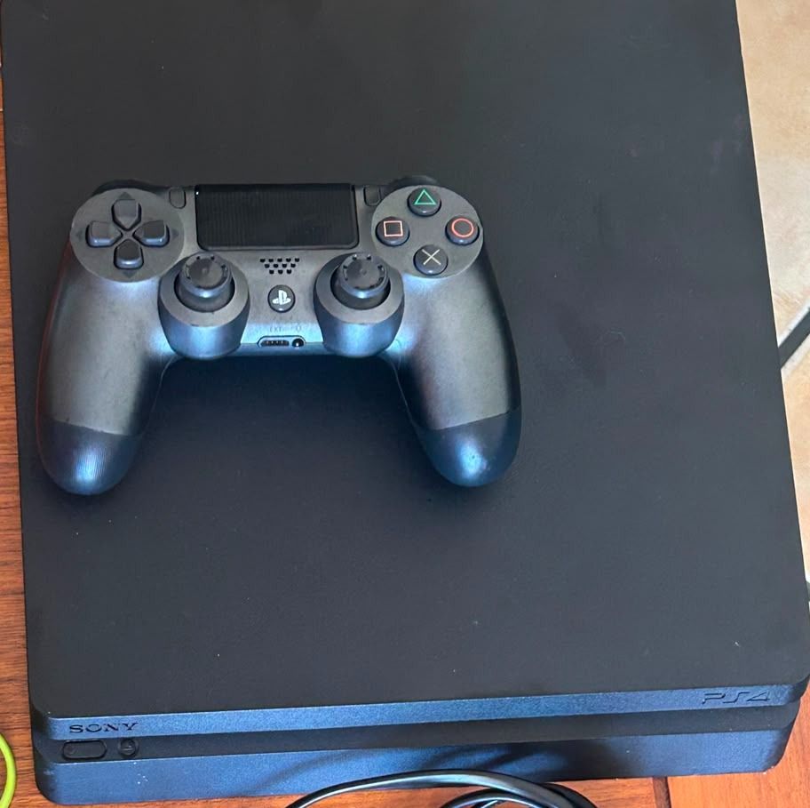 Sony PlayStation 4 Slim 1TB Black