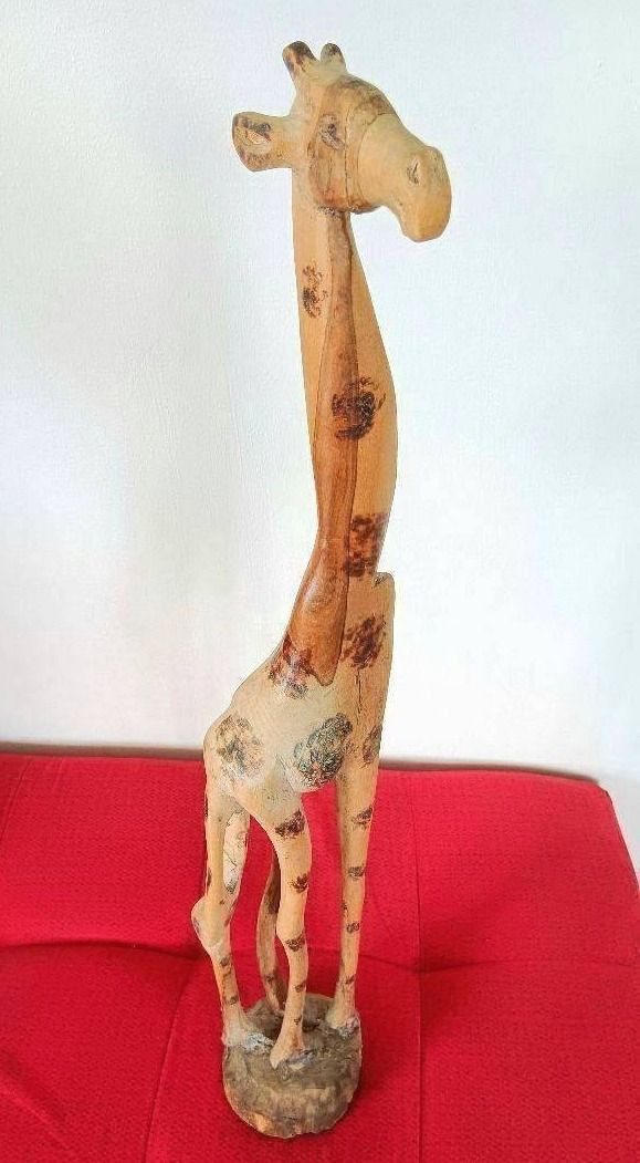Handcrafted Wooden Giraffe Sculpture / 57767269