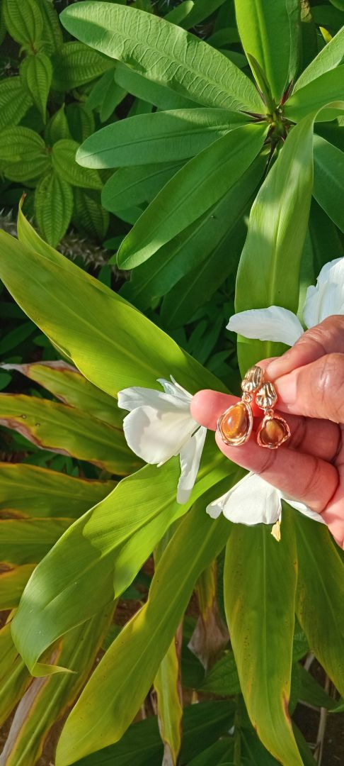 Gold Rose Quartz Drop Earrings thumbnail 2