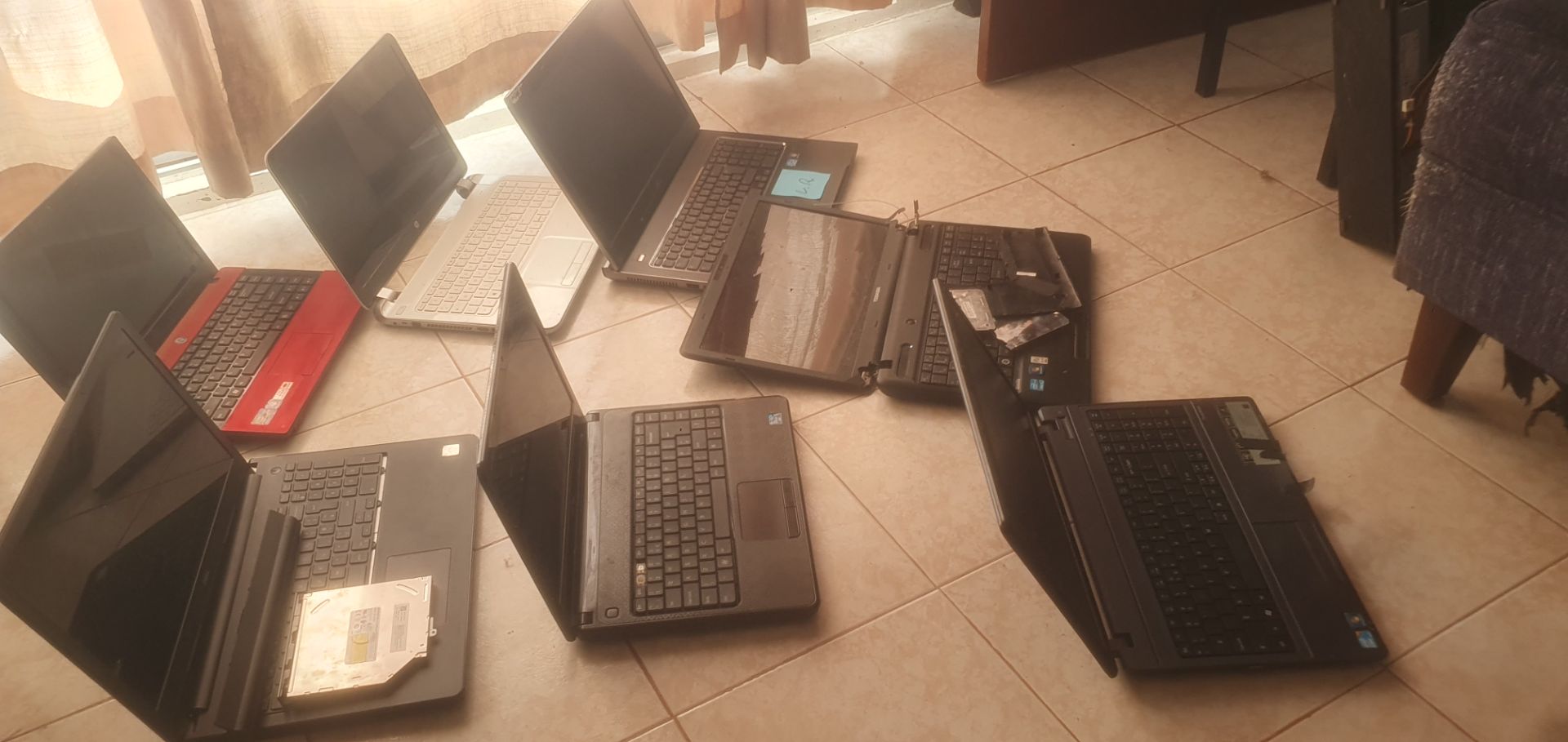 Lot of 6 Desktop Computers and 6 Laptops for Spare Parts thumbnail 4