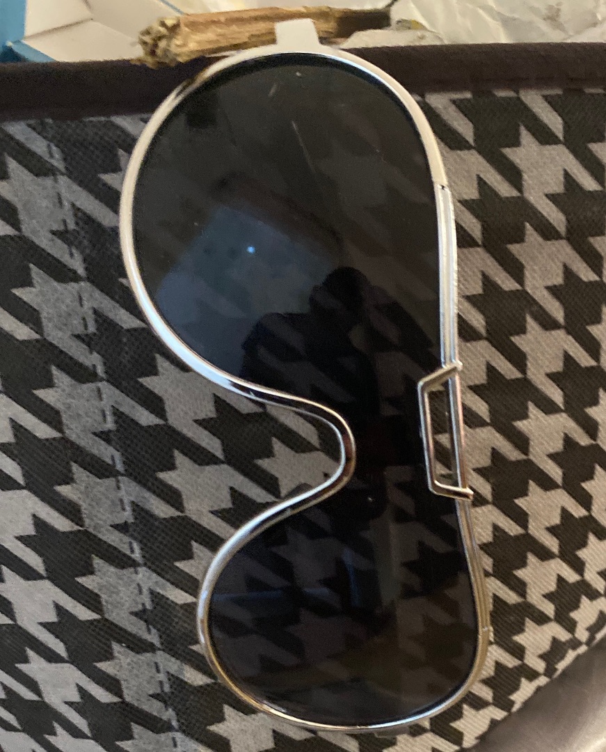 Silver Frame Aviator Style Sunglasses