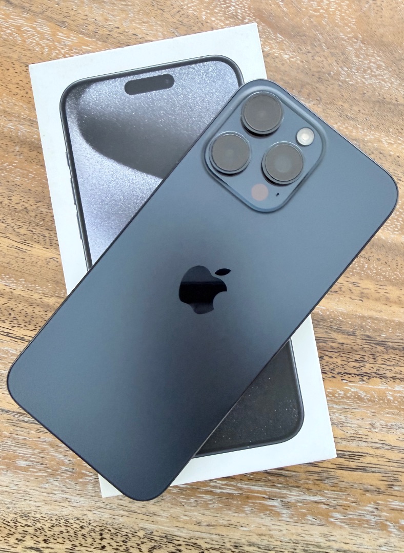 Apple iPhone 15 Pro Max 256GB Black thumbnail 2
